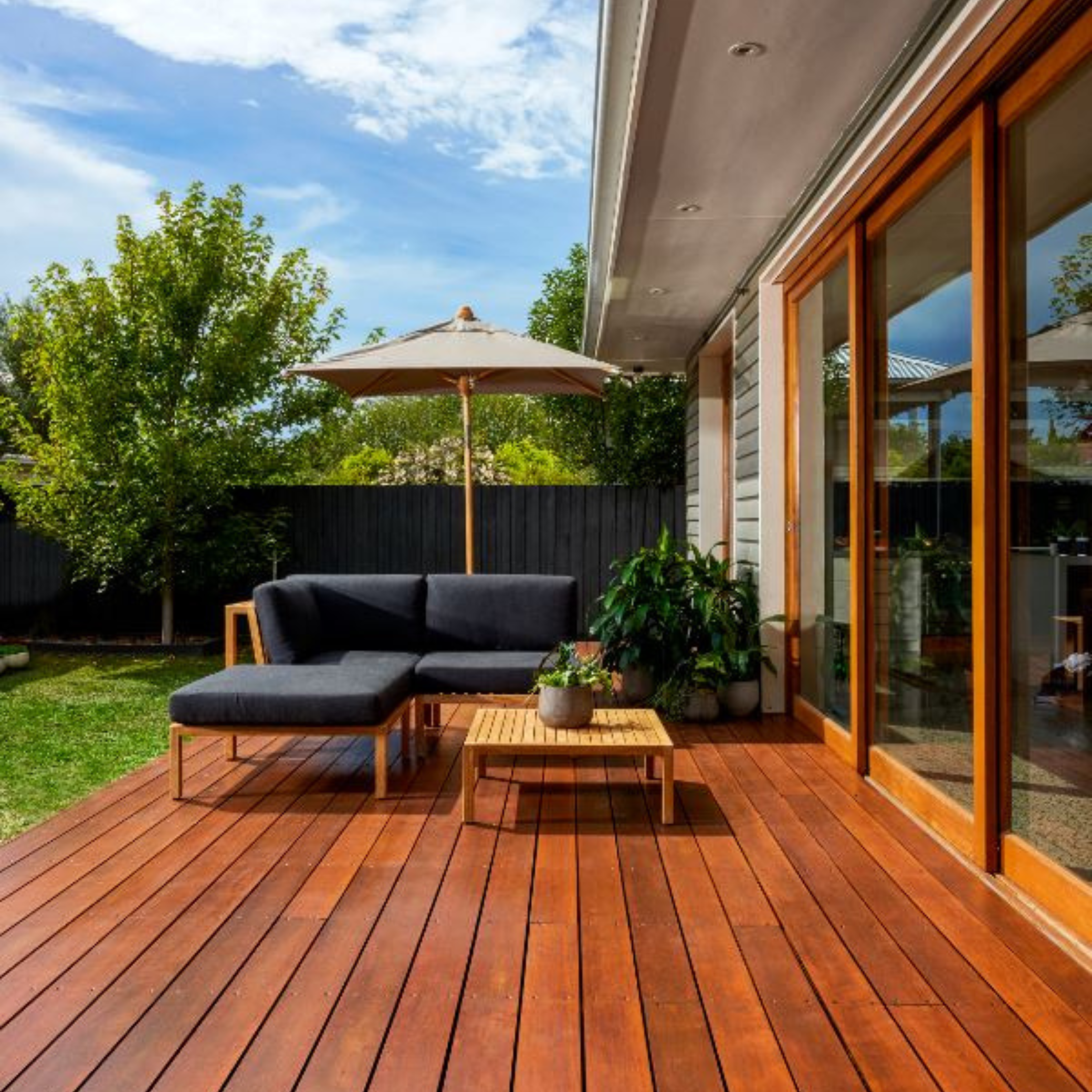 deck-with-furniture