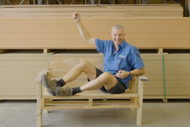 Turn a Pallet into an Outdoor Bench