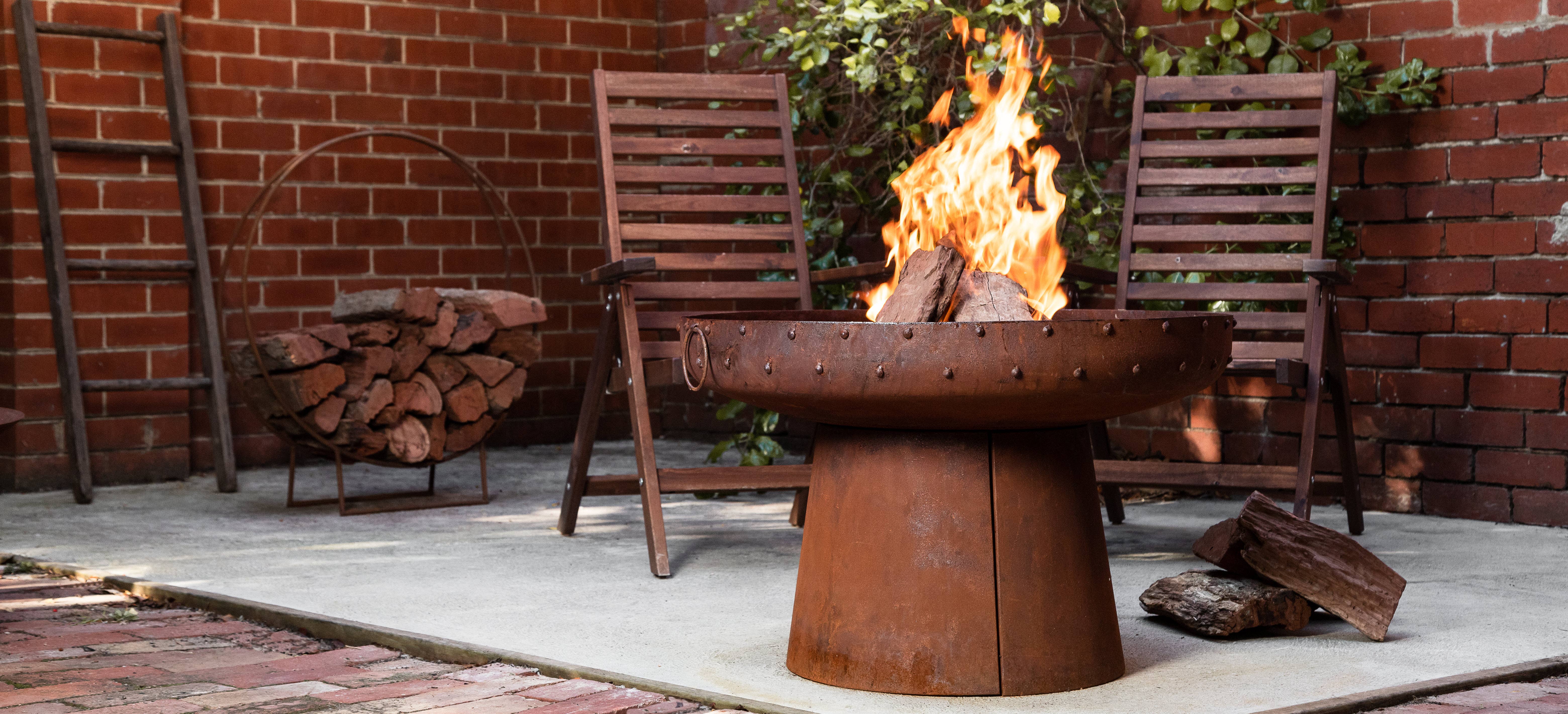 a backyard with an outdoor fire